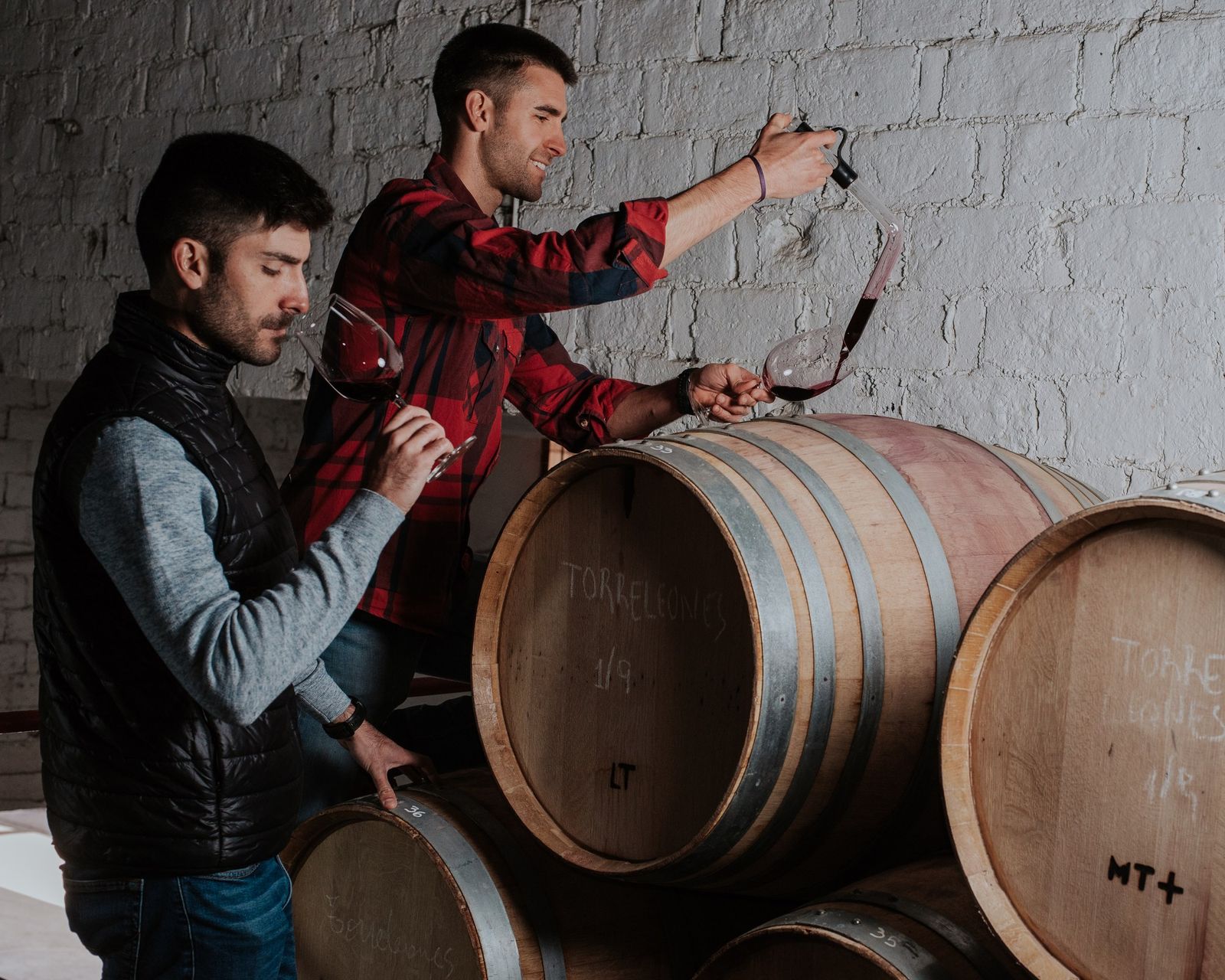 Degustación de barrica en la bodega Torreleones
